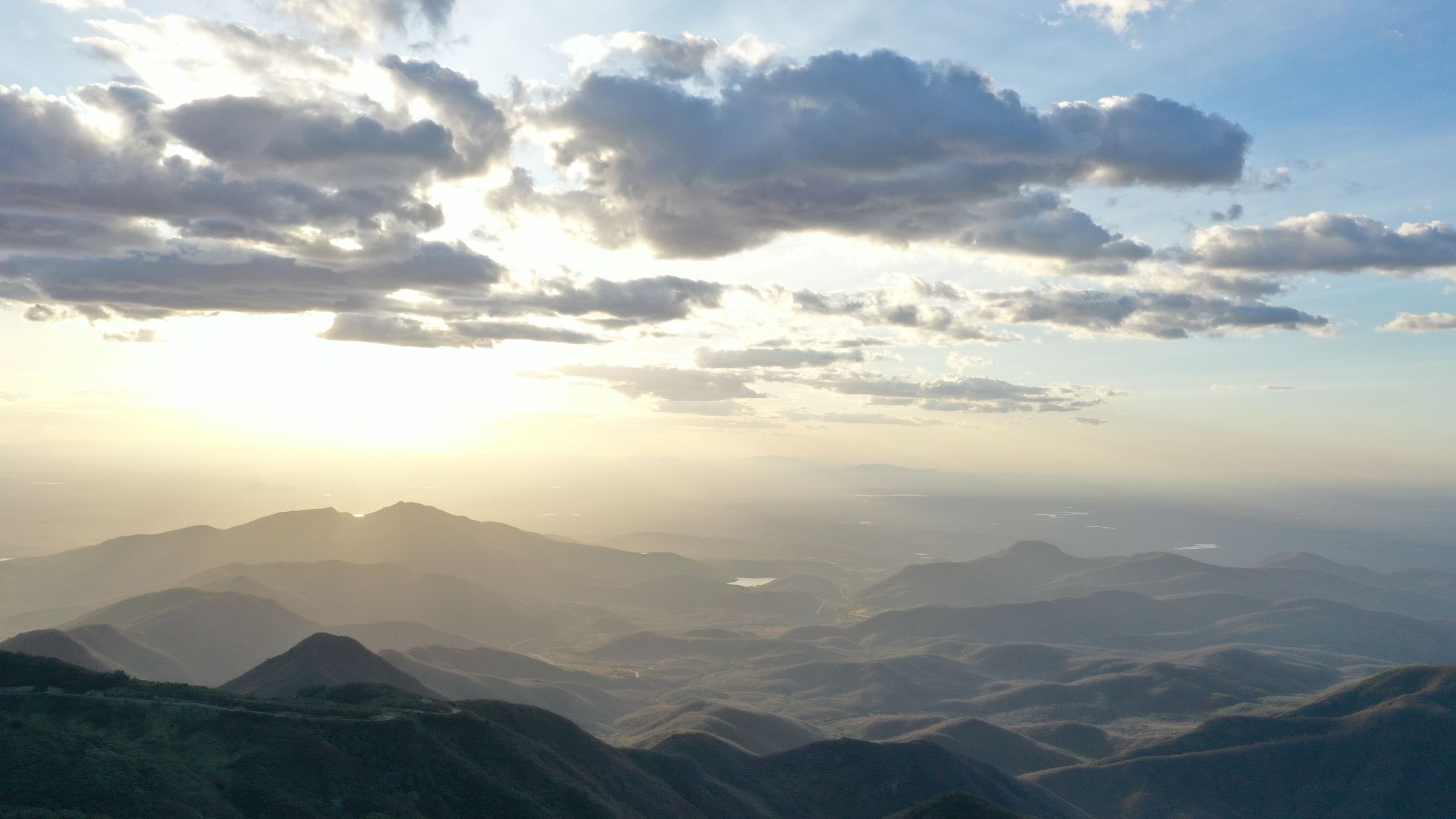 Vista panorámica del dominio en la Serra de Baturité al atardecer